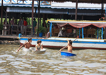 Chong Kneas floating village
